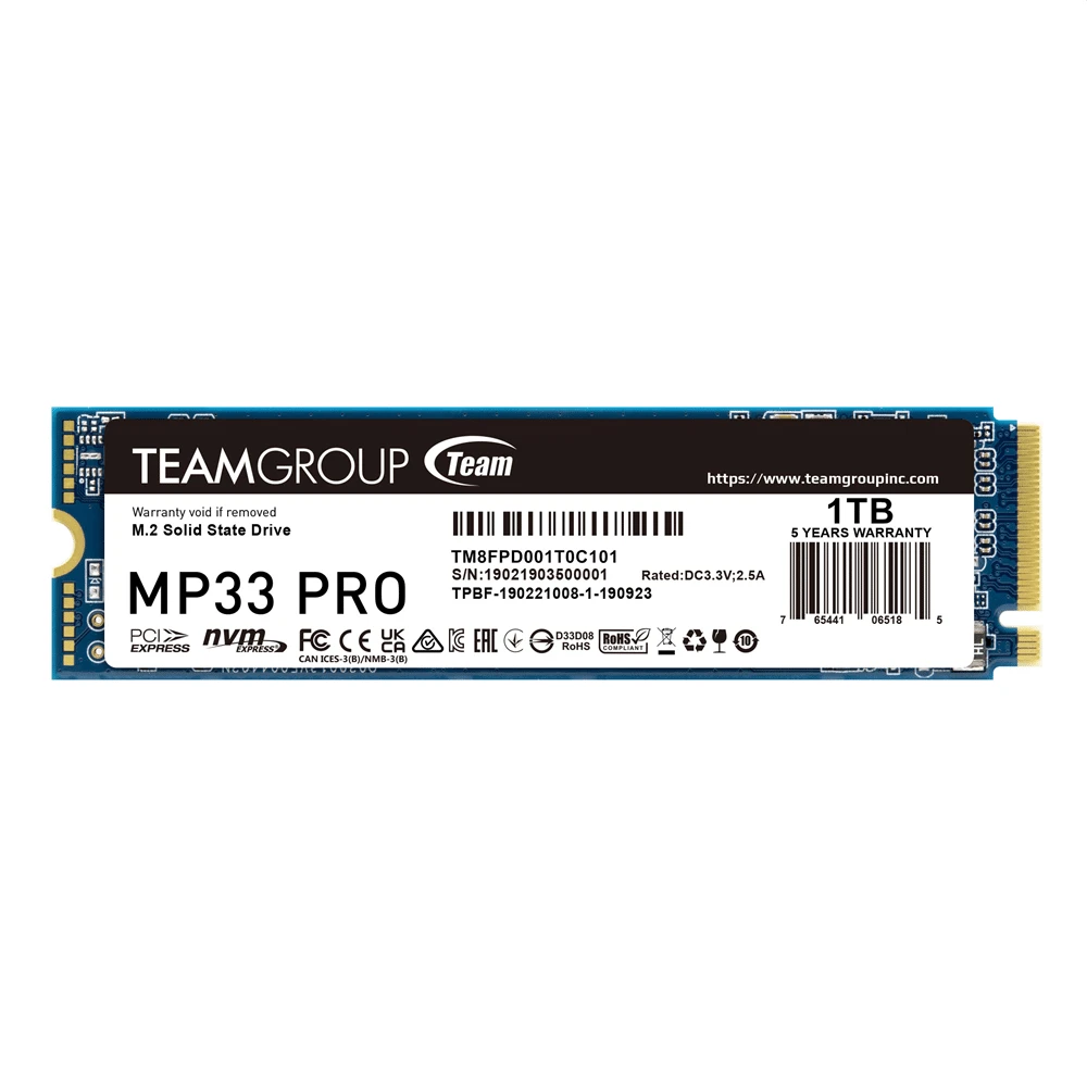 Le Team Group MP33 PRO 1 To est un SSD interne haute performance conçu pour accélérer significativement votre PC fixe ou portable. Grâce à sa technologie NVMe 1.3 et son interface PCIe Gen3x4, il atteint des vitesses impressionnantes allant jusqu’à 2 100 Mo/s en lecture.

Doté de mémoire 3D NAND TLC avec cache SLC dynamique, il offre à la fois rapidité, durabilité et efficacité énergétique. Son format M.2 2280 s’intègre facilement aux cartes mères compatibles, sans câble ni alimentation supplémentaire.

Avec une endurance TBW supérieure à 600 To, ce SSD garantit une longue durée de vie, même en usage intensif (gaming, montage vidéo, développement, etc.). C’est la solution idéale pour donner une seconde jeunesse à votre machine ou booster un nouveau système.