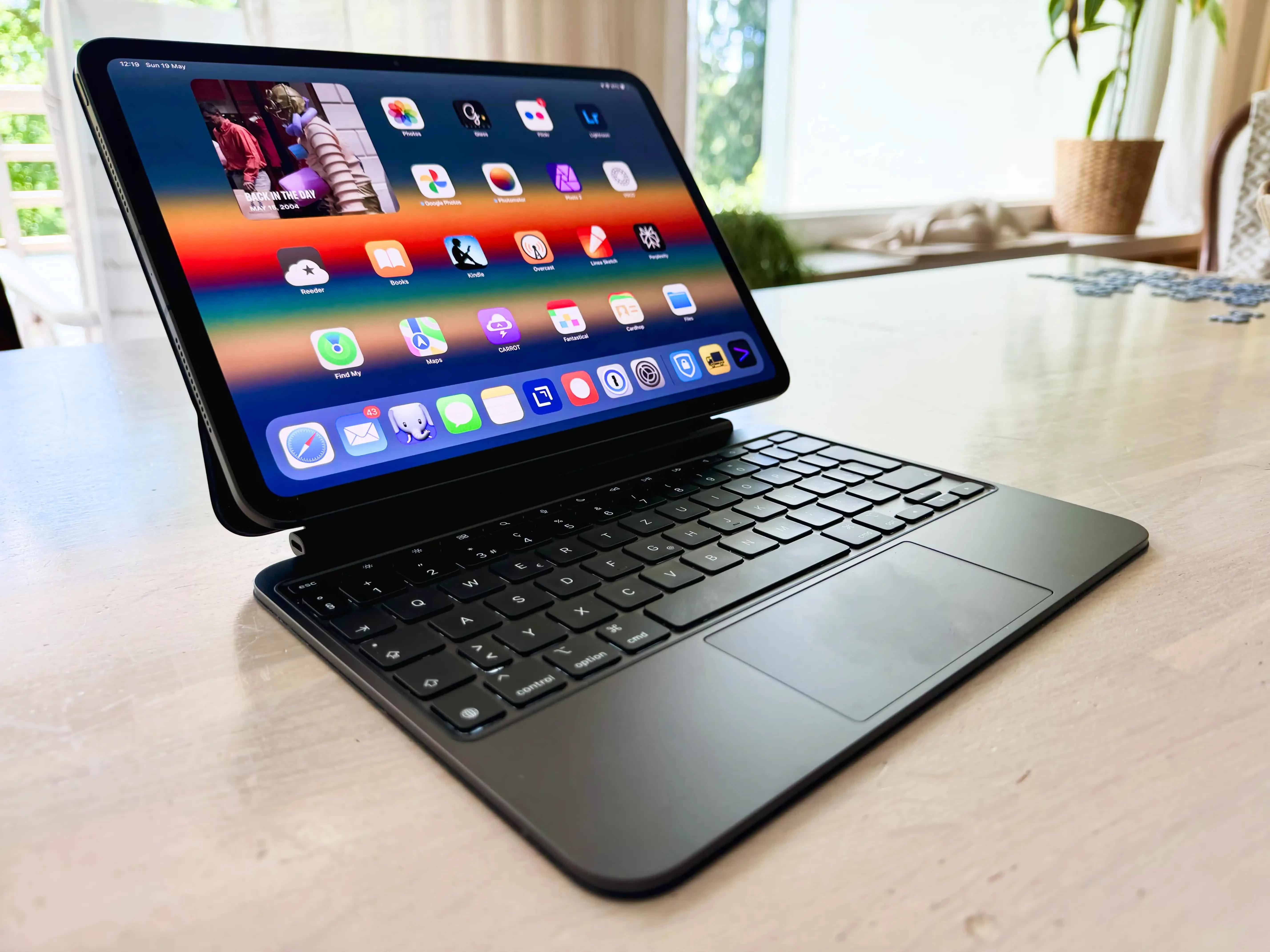 Apple iPad Pro 11″ (2024) Wi‑Fi 256 Go – Space Black avec écran Ultra Retina XDR OLED, puce M4, 8 Go RAM, caméras 12 Mpx, USB‑C/Thunderbolt 4, Wi‑Fi 6E et autonomie longue durée.