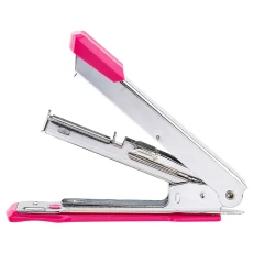 Agrafeuse de bureau Deli 0224F de It Delta Com, robuste et facile à utiliser, pour un agrafage efficace de jusqu'à 20 feuilles.