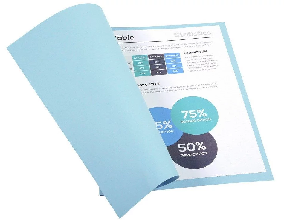 Lot de 100 chemises Foldyne en carte 250g/m², format 24 x 32 cm. Solution de classement professionnelle disponible en assortiment de 14 couleurs variées.