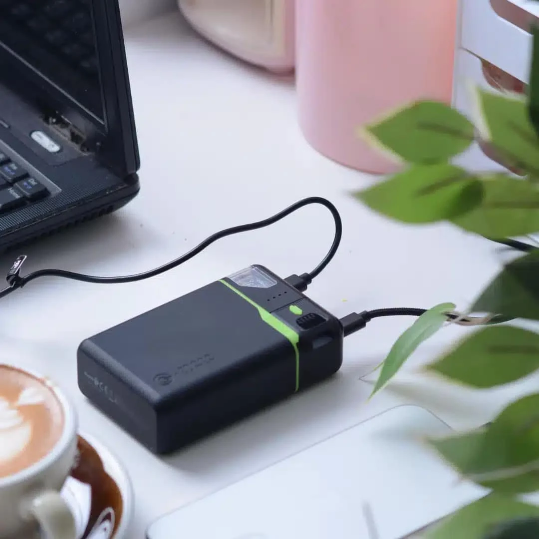 Batterie externe Goui Sigo 20 000 mAh – Chargez jusqu’à 3 appareils simultanément grâce à ses ports USB-C et USB-A. Compacte, puissante et sécurisée, idéale pour vos déplacements.