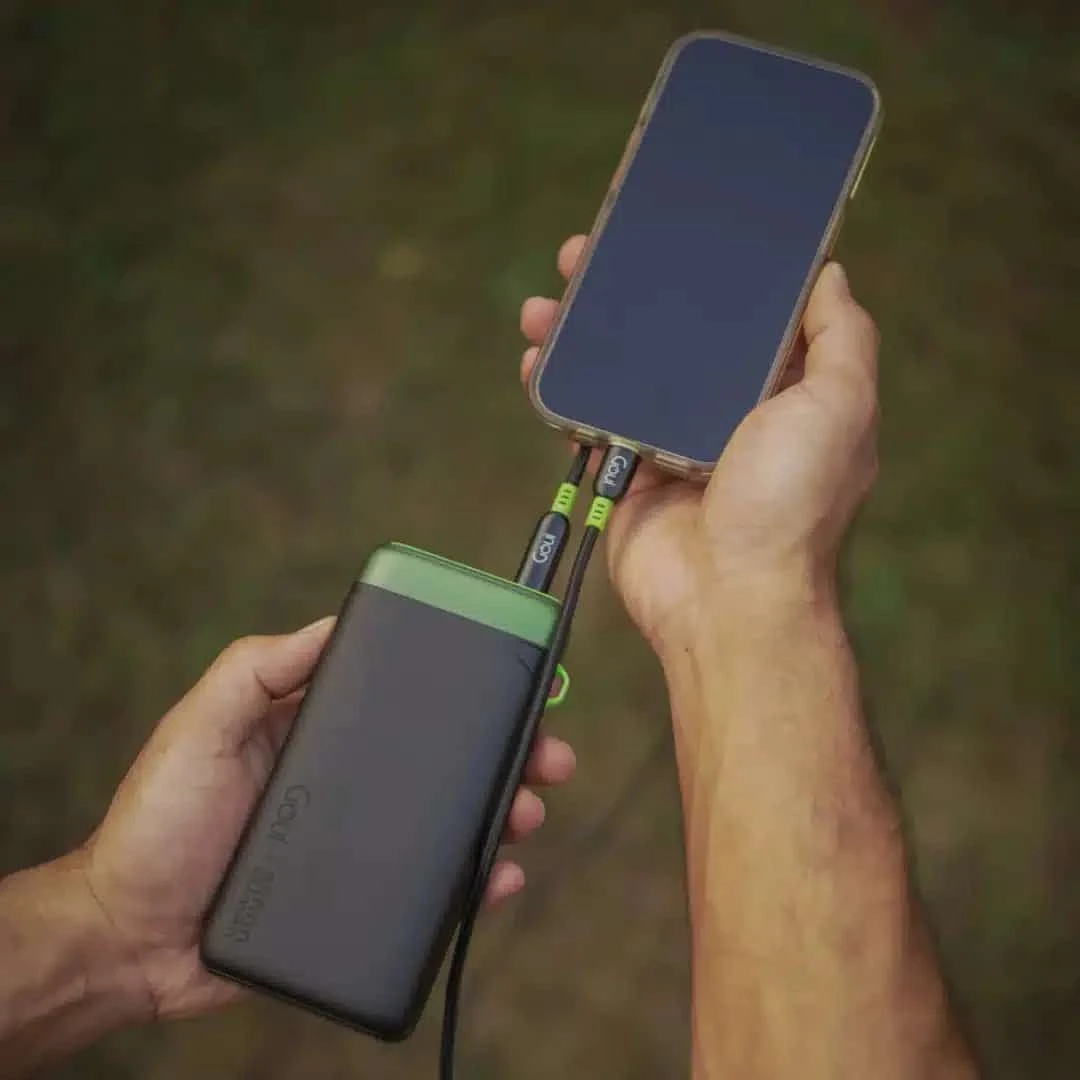 Batterie externe Goui Pwani 20 000 mAh – Puissance de charge rapide jusqu’à 20 W (PD & QC), avec ports USB-C et USB-A. Compacte, élégante et sécurisée pour un usage quotidien.
